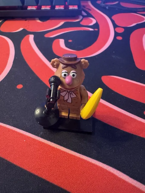LEGO Minifigures The Muppets Fozzie Bear 71033 Complete w/ Banana & Microphone