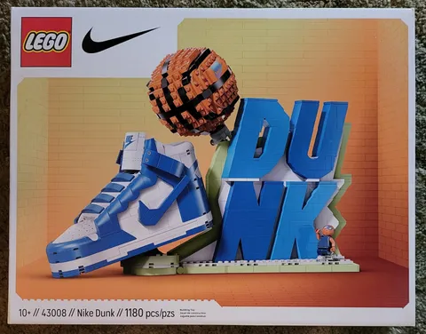 LEGO Nike Dunk 43008 - 1180 piece set