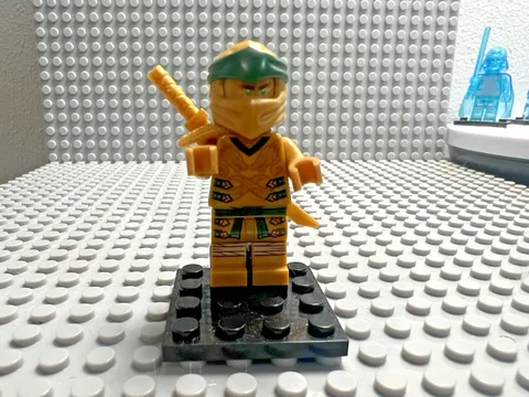 LEGO Ninjago Minifigure - Lloyd Golden Ninja Legacy , Pearl Gold Head - NJO0584
