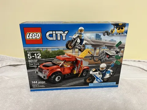 LEGO CITY: Tow Truck Trouble (60137) New in Sealed Box! Retired Product!