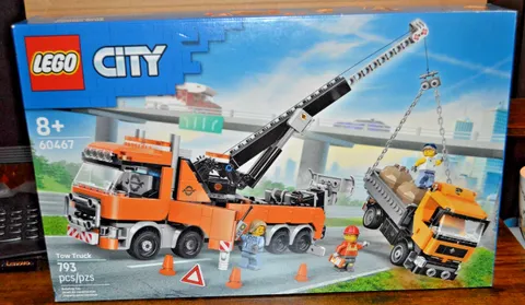 LEGO City Heavy-Duty Recovery Tow Truck with Crane Complete Set 793 Piece(60467)