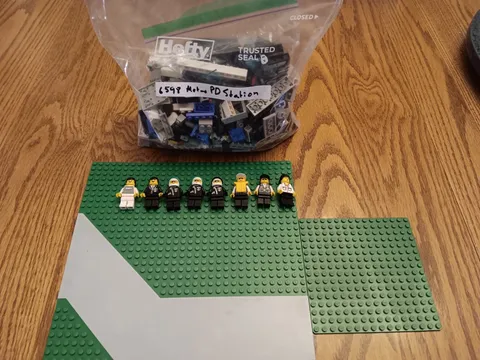 LEGO Town - Rescue: 6598 Metro PD Station - 100% Complete!  No Manual