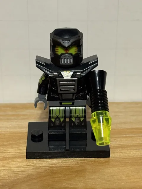 Lego Minifigures Series 11 - Evil Mech (71002) Retired COMPLETE