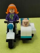 LEGO: Daphne Blake (faces show wear), motorcycle w/sidecar, alternate dual head