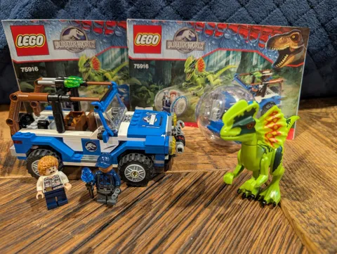 2015 Lego Jurassic World JEEP/TRUCK Dilophosaurus Attack 75916