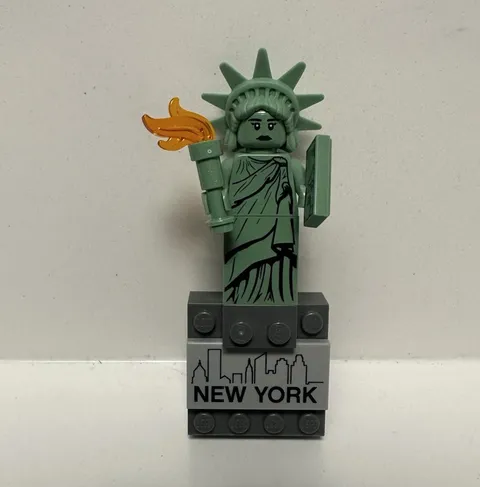 LEGO 854031 Statue of Liberty New York Magnet Retired Rare 100% Complete