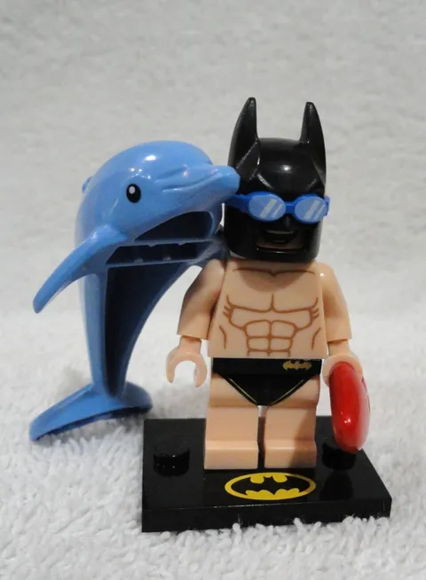 LEGO Batman Movie Minifigure Series 2 (71020) - Swimsuit Batman w/ Dolphin