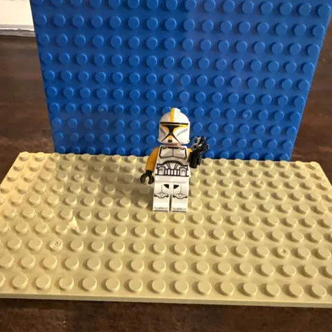 OG LEGO Star Wars Clone Commander Trooper Minifigure w/ Yellow Armor and Helmet