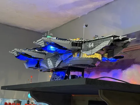 LEGO Marvel: The SHIELD Helicarrier (76042) w/ Minifigs and light kit. NO Micro