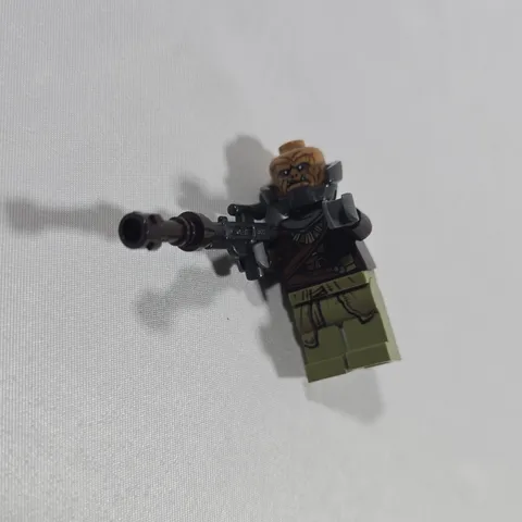 Lego Mini Figure Star Wars Klatooinian Raider with Neck Armor from Set #75254