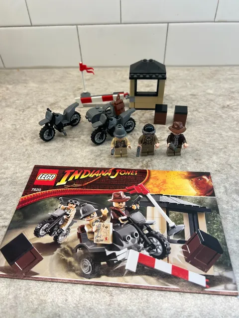 LEGO 7620 Indiana Jones Motorcycle Chase Complete w/ Manual