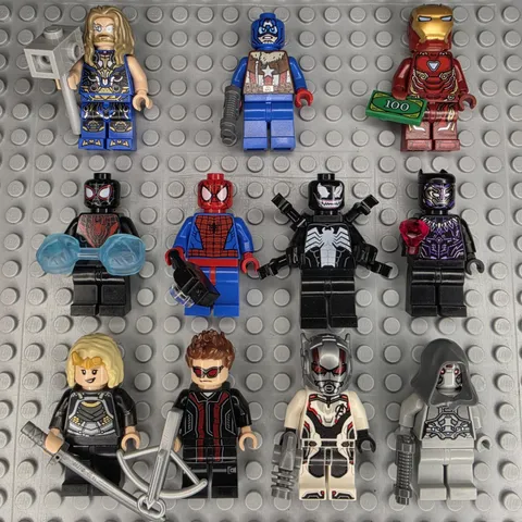 Lego Marvel Super Heroes Minifigures Lot and Accessories