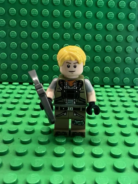 New LEGO Battalion Brawler Minifigure Fortnite Battle Bus 77073 NEW fort001