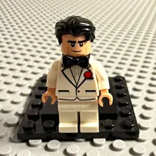 Lego Minifigure Bruce Wayne sh0308