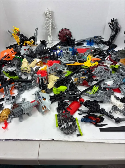 LEGO BIONICLE Bulk Lot Mixed Parts Pieces & Accessories Multicolor Plastic 3 lb