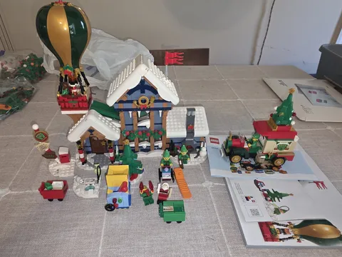 LEGO Santa's Post Office 10339 And Santa's Delivery Truck 40746 Winter Village