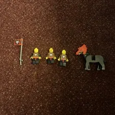 LEGO VINTAGE 80S 90s CASTLE MINIFIGURES WOLFPACK FLAG HORSE