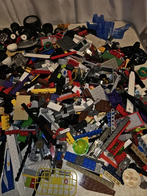 Genuine LEGO Over 2800 Pic. Lot   Bricks Plates Parts Pieces 