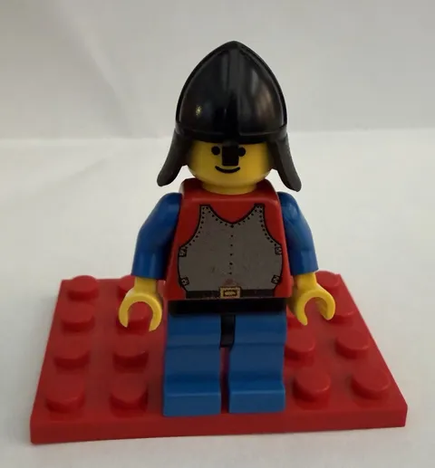 LEGO Castle - Red/Lion Knight  minifigure cas198 - Set 6049 Viking Voyager 1987