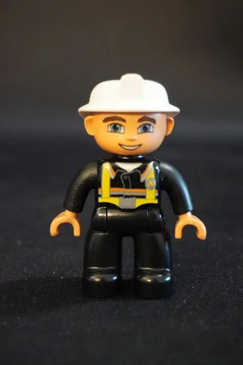 Duplo Figure - Male Fireman - Minifig Number: [47394PB122] Set: [5682-1]