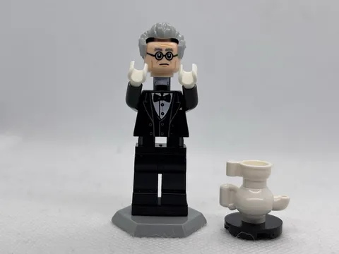 Lego Alfred Pennyworth (SHADOW BOX) SH0883 Minifigure Authentic