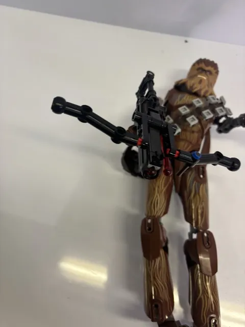 2 LEGO Chewbacca’s