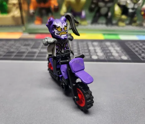 Lego ULTRA VIOLET Oni Mask of Hatred Ninjago minifigure with motorcycle 70641