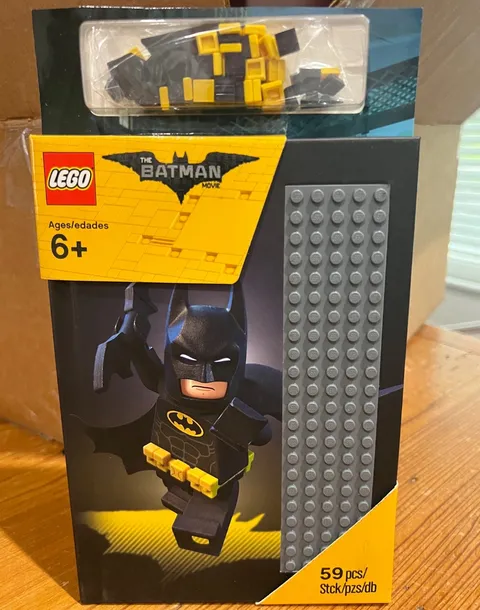 LEGO 853649 The Batman Movie Minifigure & Baseplate Activity Book Set NEW