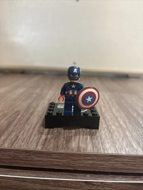 LEGO Marvel Minifig #sh0686 - Captain America - Light Scratches/No Cracks