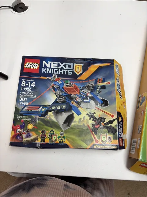 70320 LEGO Nexo Knights Season 2 Aaron Fox's Aero-Striker V2 New Opened Box
