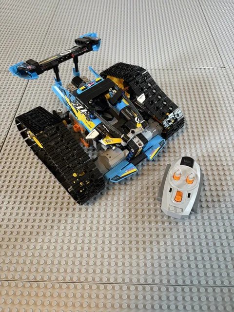 LEGO Technic Remote Controlled Stunt Racer 42095