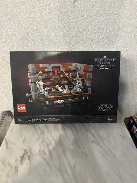 LEGO Star Wars: Death Star Trash Compactor Diorama (75339)