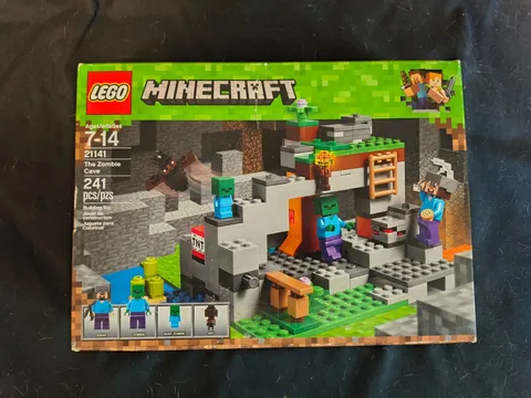 LEGO Minecraft: The Zombie Cave (21141)