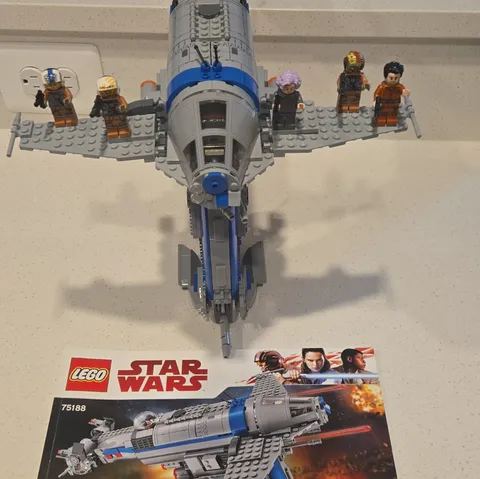 LEGO Star Wars 75188 Resistance Bomber The Last Jedi 778pc Set w/ Box Book