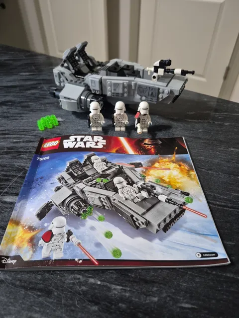 100% Complete LEGO Star Wars 75100 First Order Snowspeeder W/instructions