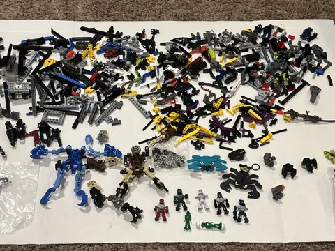 Lot of LEGO Bionicle-Technic- Hero Factory 2.5 Lbs. Parts & Pieces