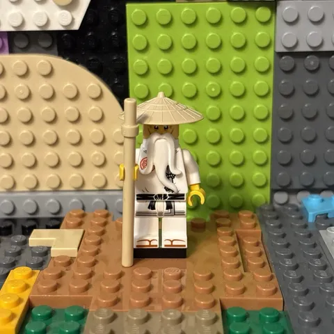 LEGO NINJAGO Wu Sensei Minifigure 71861 Legacy Old Town Golden Weapons