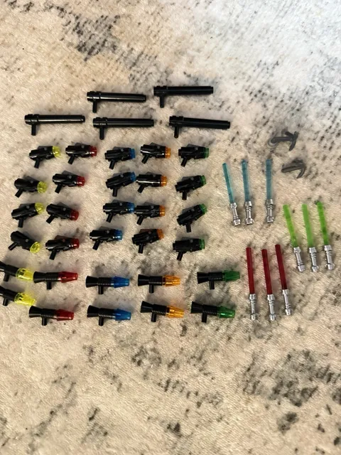 Genuine LEGO Weapon Lot 20 Blasters 10 Stud Shooters 9 Lightsabers & More