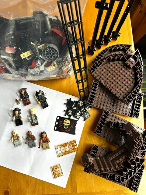 LEGO Pirates of the Caribbean 4195 Queen Anne's Revenge 99% complete read desc
