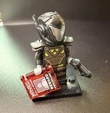 LEGO Minifigure Black Helmet & Armor w/ Blaster Accessories Stand & Wanted Tile