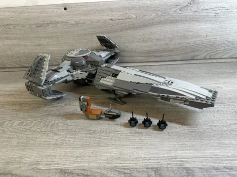 Star Wars set 75096, Darth Maul’s Sith Infiltrator No Mini Figs Not Complete