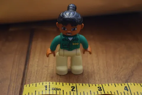 LEGO DUPLO Darker Complected Black Hair Ponytail Girl Zoo Keeper Rare