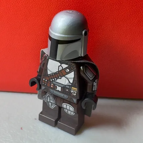 LEGO Star Wars The Mandalorian Minifigure Din Djarin Beskar Armor Cape SW1135