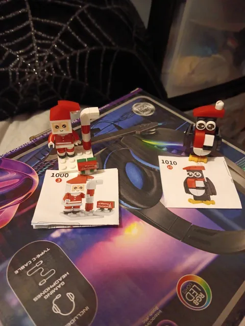 Mini Christmas Lego Sets 51 Peices Completed 