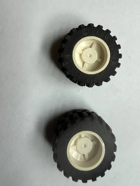 2 Lego White Rim Wheel 18mm D. x 14mm + Black Tire 30.4x 14 with Offset Tread