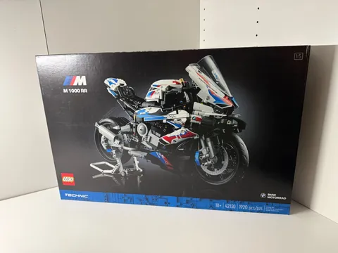 LEGO TECHNIC: BMW M 1000 RR (42130)