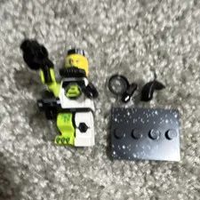 LEGO Minifigure Lot Black/White/Green w/ Black Accessories & Gray Plate