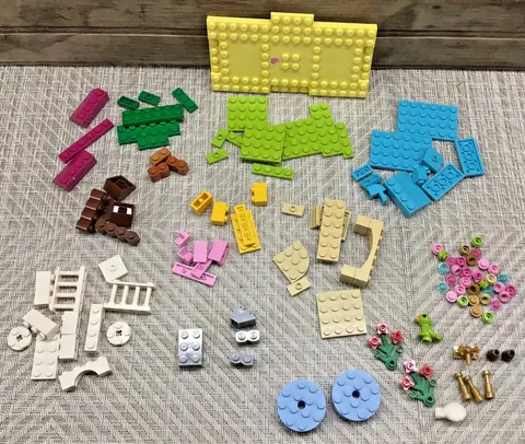 Mixed Lot of 118 LEGO Pieces Mixed Colors, Styles, Types, Sizes & Figures