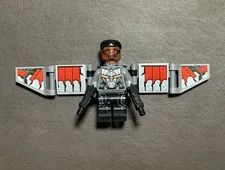 LEGO Falcon Minifigure w/ Wings/Jetpack & 2 Guns Avengers Tower (76269, sh0929)