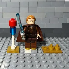 LEGO STAR WARS Anakin Skywalker EP II w/ Brown Cape & Blue Lightsaber